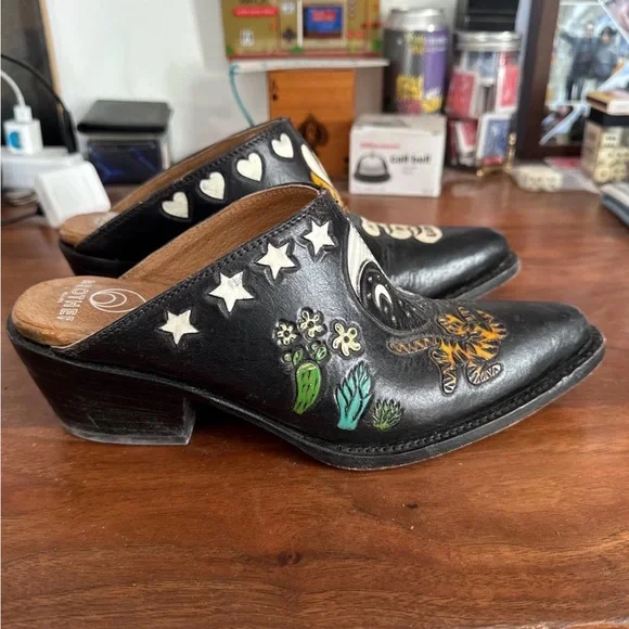 Brother Vellies’ 2020 Doodle Mule from their 2020 collection. - Picture 10 of 14